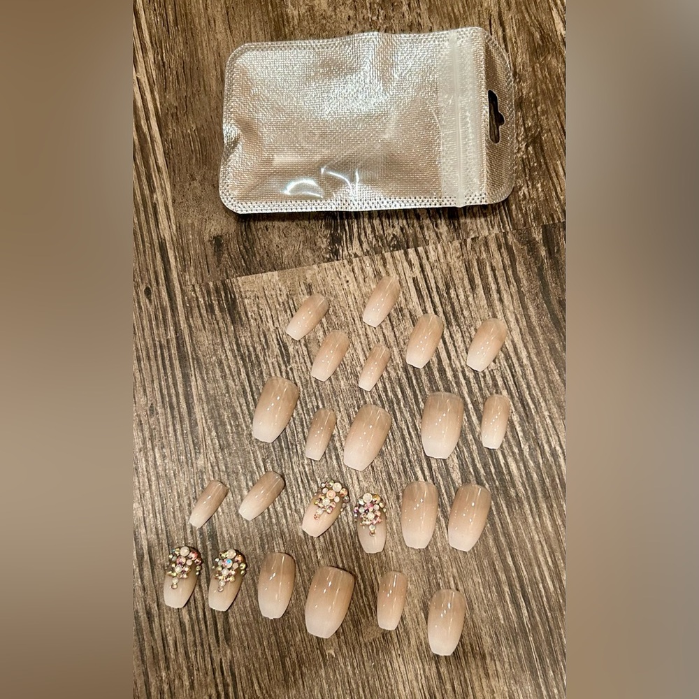 NEW KISS & CLAWS Press-On Nails (Long Voguish, Extra Long, Nude) - 8 Packs - Picture 6 of 8